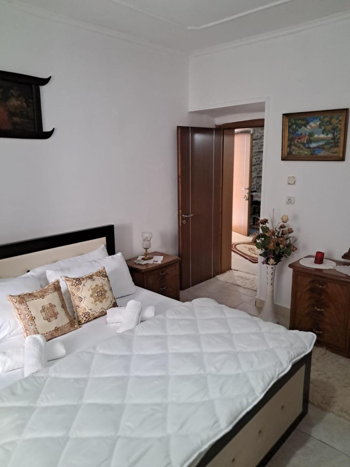 Olivia Guesthouse Gjirokastër Exterior foto